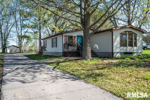 Tiny photo for 1615 E Saint Louis Street, West Frankfort, IL 62896 (MLS # QC4262645)