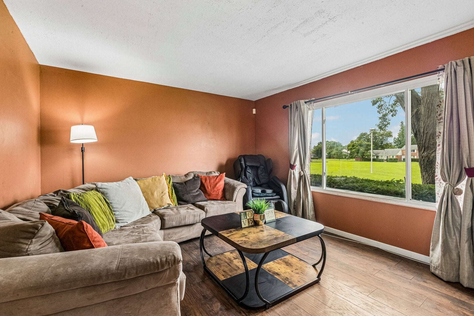 433 SALEM Square 6