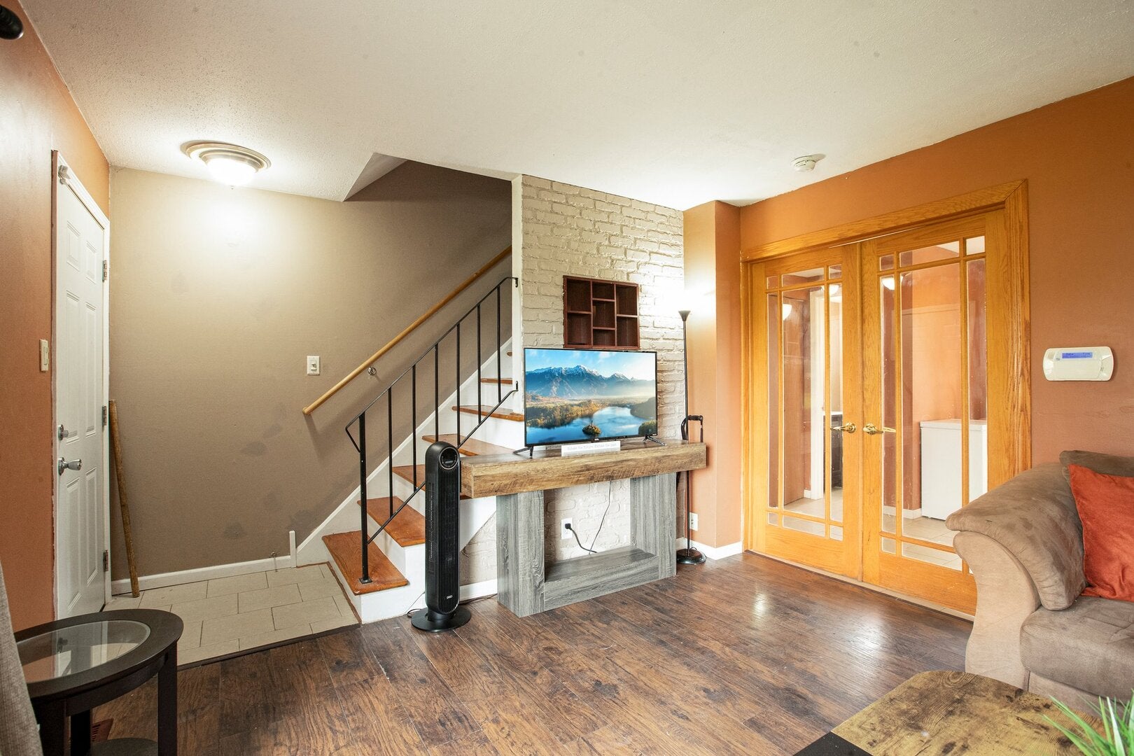 433 SALEM Square 6