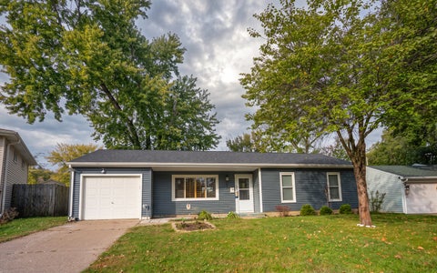 Photo of 1430 Lakewood Drive, Bettendorf, IA 52722 (MLS # 12792401)