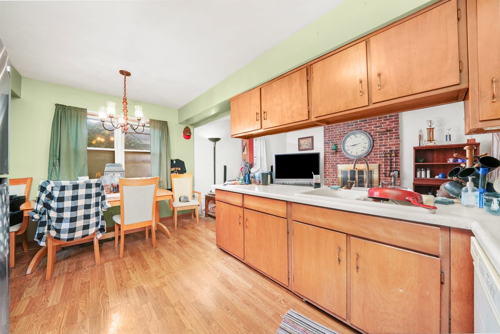 3025 Victoria Avenue