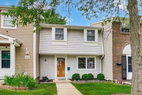 Photo of 816 Mansfield Court, Schaumburg, IL 60194 (MLS # 12702260)