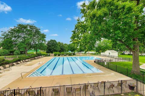 Tiny photo for 816 Mansfield Court, Schaumburg, IL 60194 (MLS # 12702260)