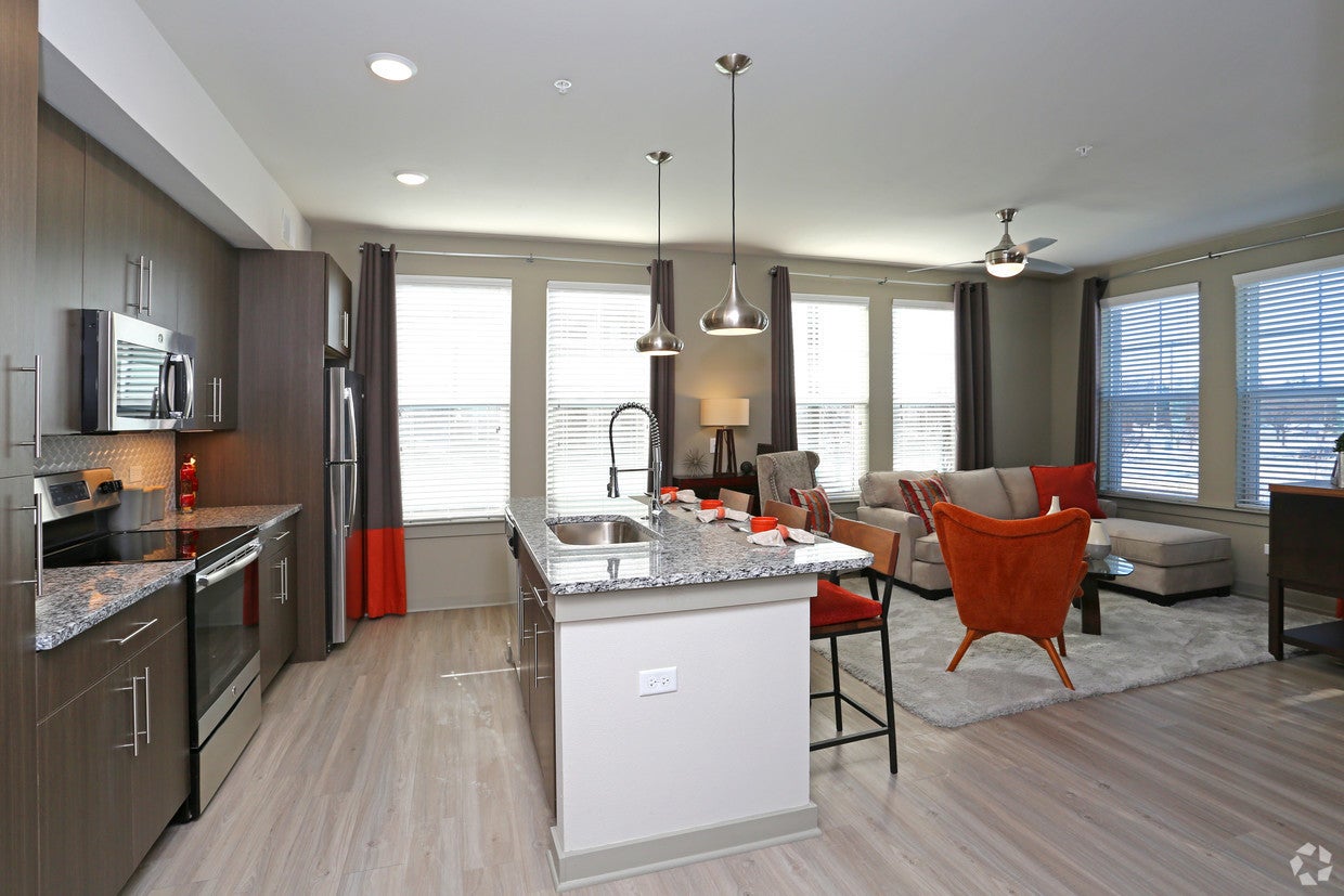 670 E Algonquin Road 4307