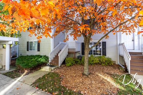 Tiny photo for 31 S TREEHOUSE Lane #31, Round Lake, IL 60073 (MLS # 12508123)