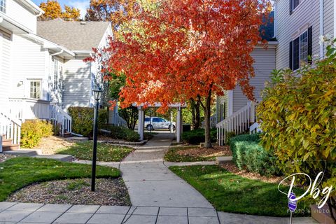 Tiny photo for 31 S TREEHOUSE Lane #31, Round Lake, IL 60073 (MLS # 12508123)