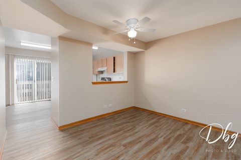 Tiny photo for 31 S TREEHOUSE Lane #31, Round Lake, IL 60073 (MLS # 12508123)