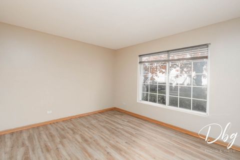 Tiny photo for 31 S TREEHOUSE Lane #31, Round Lake, IL 60073 (MLS # 12508123)