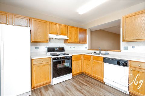 Tiny photo for 31 S TREEHOUSE Lane #31, Round Lake, IL 60073 (MLS # 12508123)