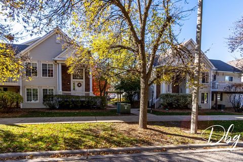 Tiny photo for 31 S TREEHOUSE Lane #31, Round Lake, IL 60073 (MLS # 12508123)