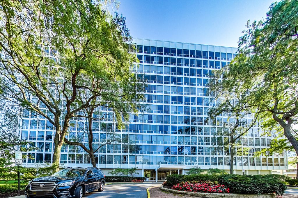 Photo for 601 E 32nd Street #211, Chicago, IL 60616 (MLS # 12502618)