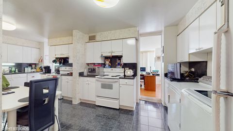 Tiny photo for 601 E 32nd Street #211, Chicago, IL 60616 (MLS # 12502618)