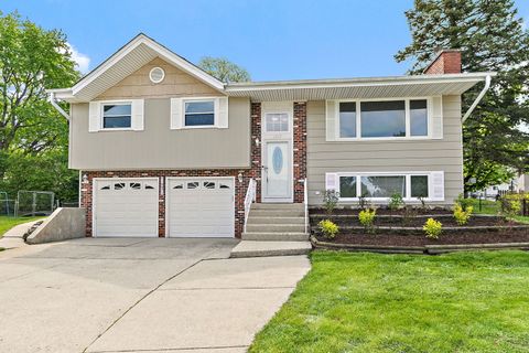 Photo of 1097 Stratham Court, Schaumburg, IL 60193 (MLS # 12644044)