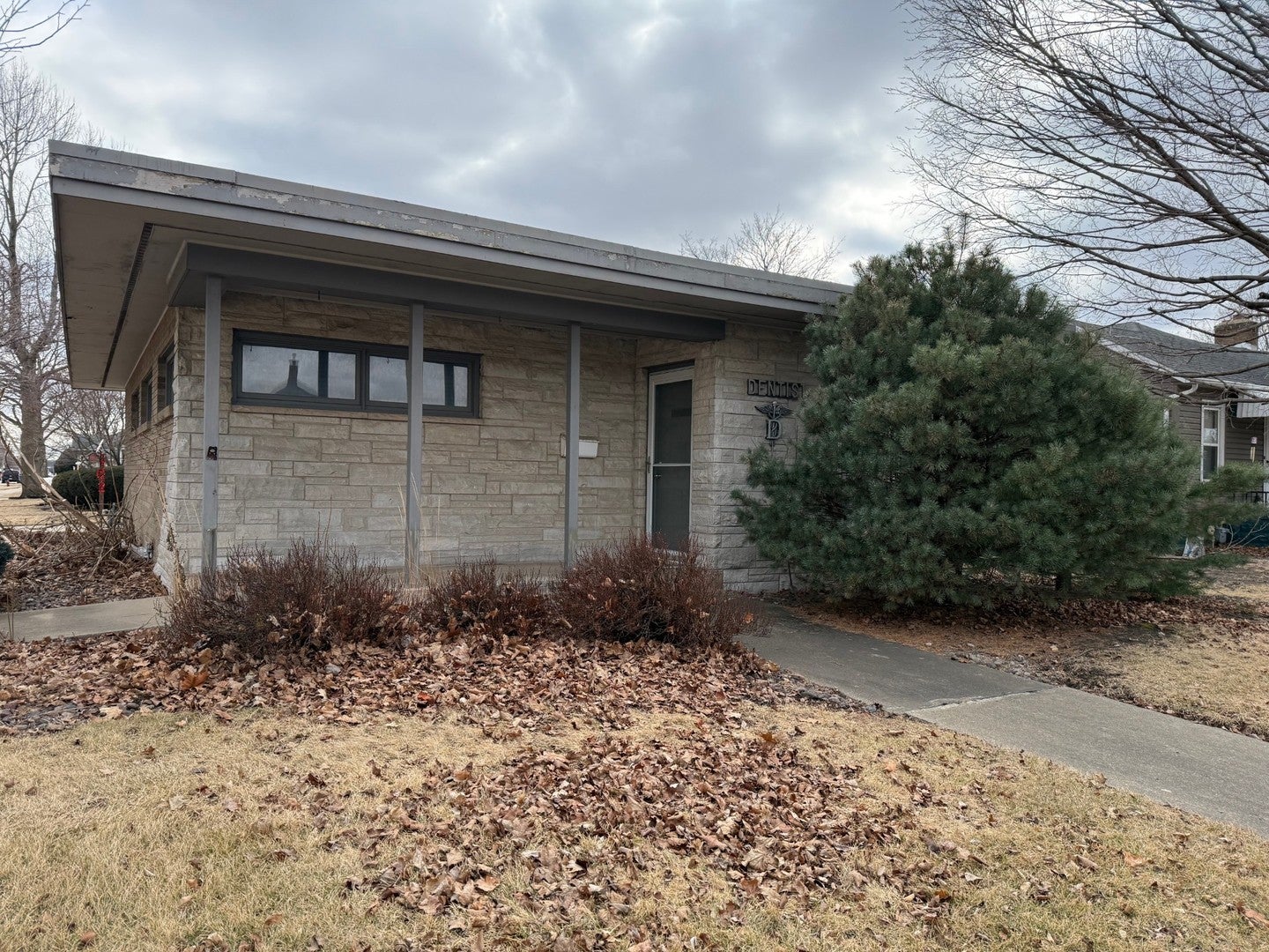 341 W Walnut Street