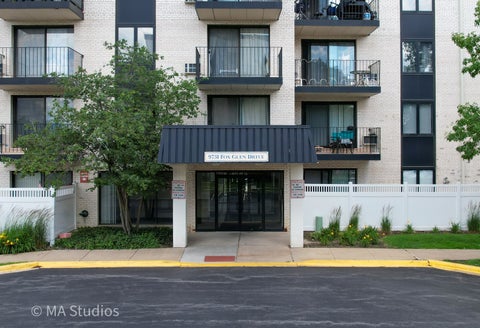 Photo of 9731 N FOX GLEN Drive #4C, Niles, IL 60714 (MLS # 12688945)