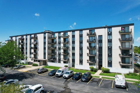Tiny photo for 9731 N FOX GLEN Drive #4C, Niles, IL 60714 (MLS # 12688945)
