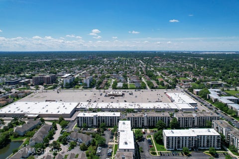 Tiny photo for 9731 N FOX GLEN Drive #4C, Niles, IL 60714 (MLS # 12688945)