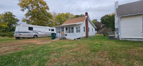 Photo of 210 W 13th Street, Rock Falls, IL 61071 (MLS # 12502651) Photo of 210 W 13th Street, Rock Falls, IL 61071 (MLS # 12502651)