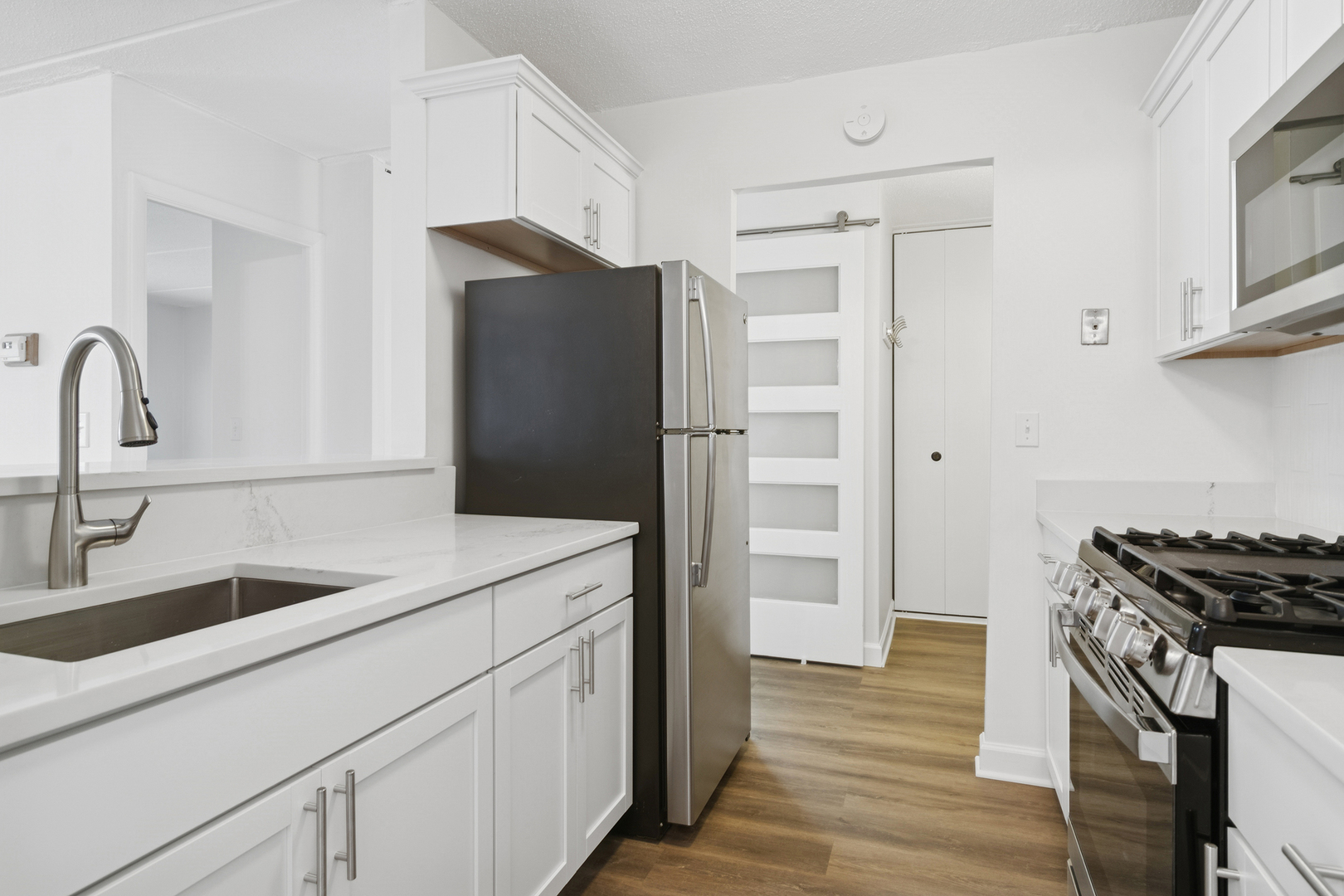 300 W Fullerton Avenue 320