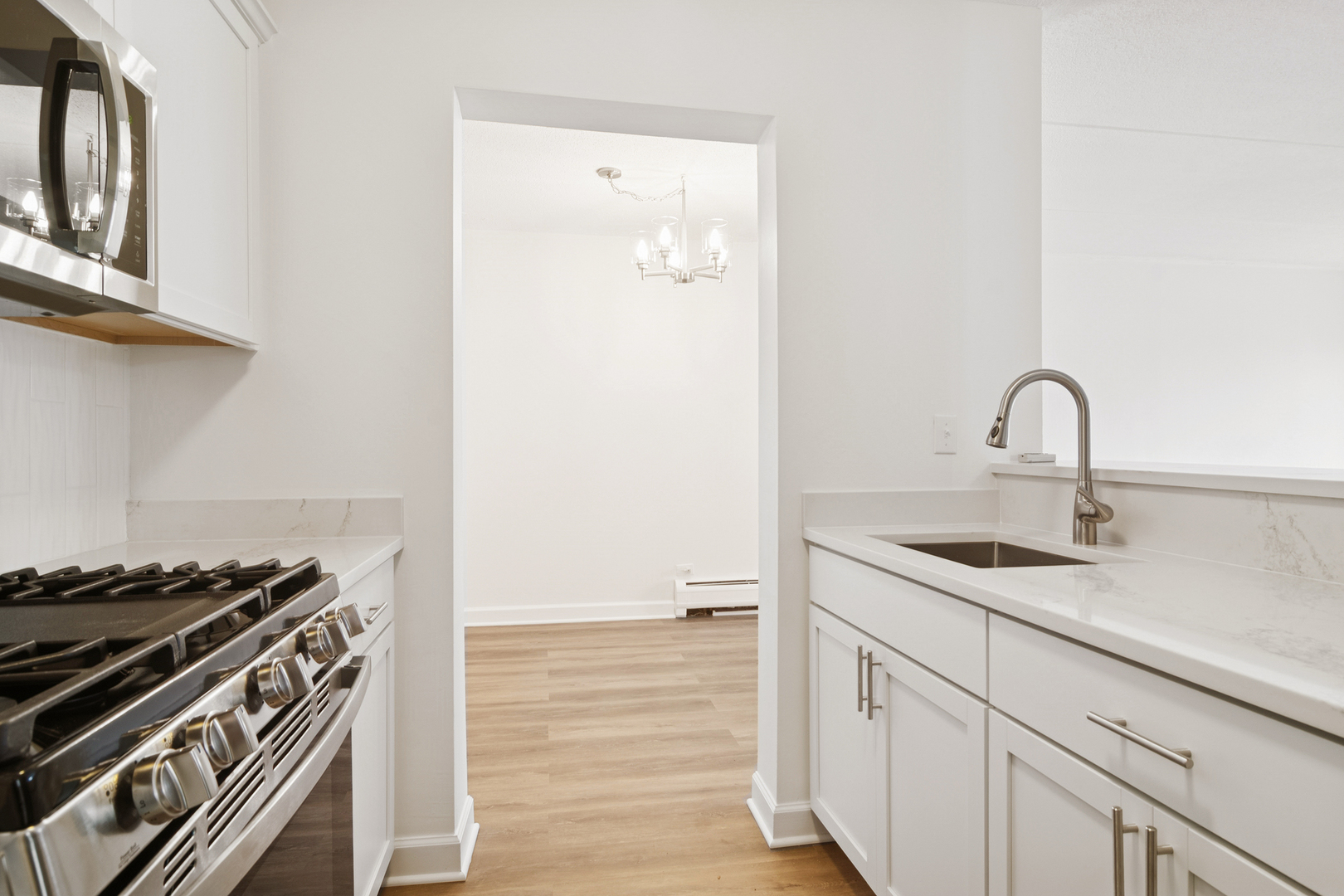 300 W Fullerton Avenue 320