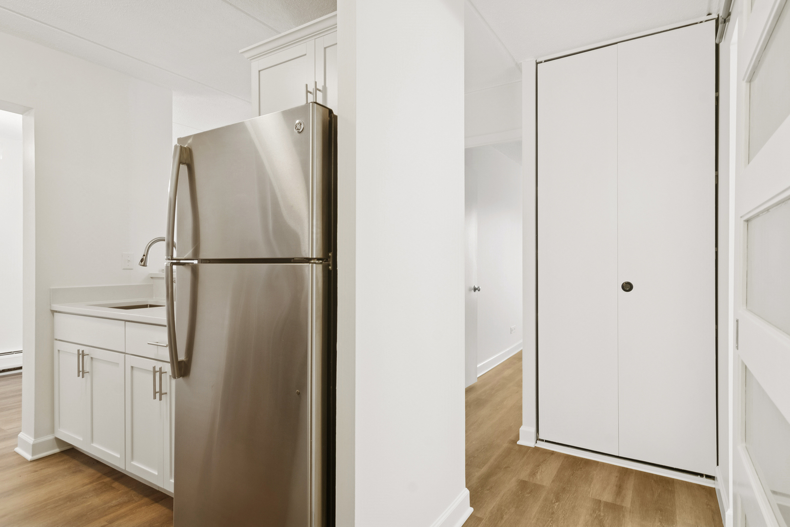 300 W Fullerton Avenue 320