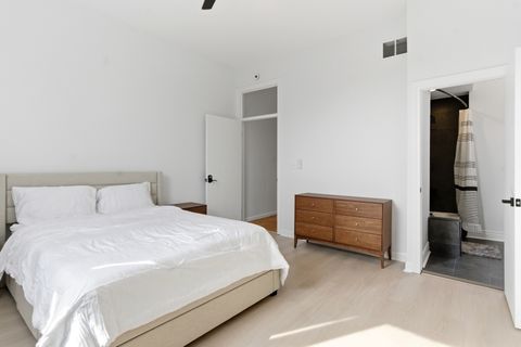 Tiny photo for 835 S Claremont Avenue, Chicago, IL 60612 (MLS # 12632314)