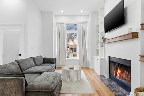 Tiny photo for 835 S Claremont Avenue, Chicago, IL 60612 (MLS # 12632314)