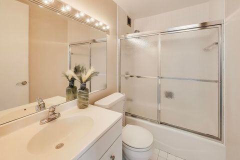 Tiny photo for 2020 N LINCOLN PARK WEST #7A, Chicago, IL 60614 (MLS # 12470699)