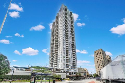 Photo of 2020 N LINCOLN PARK WEST #7A, Chicago, IL 60614 (MLS # 12470699)