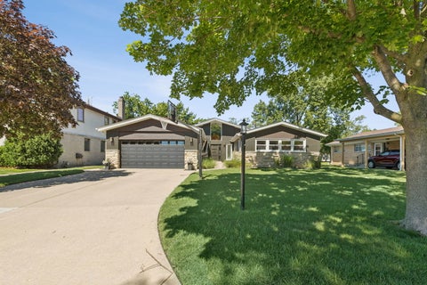Photo of 9424 Tripp Avenue, Skokie, IL 60076 (MLS # 12700874)