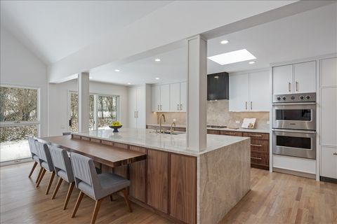 Tiny photo for 689 Crofton Avenue S, Highland Park, IL 60035 (MLS # 12546900)