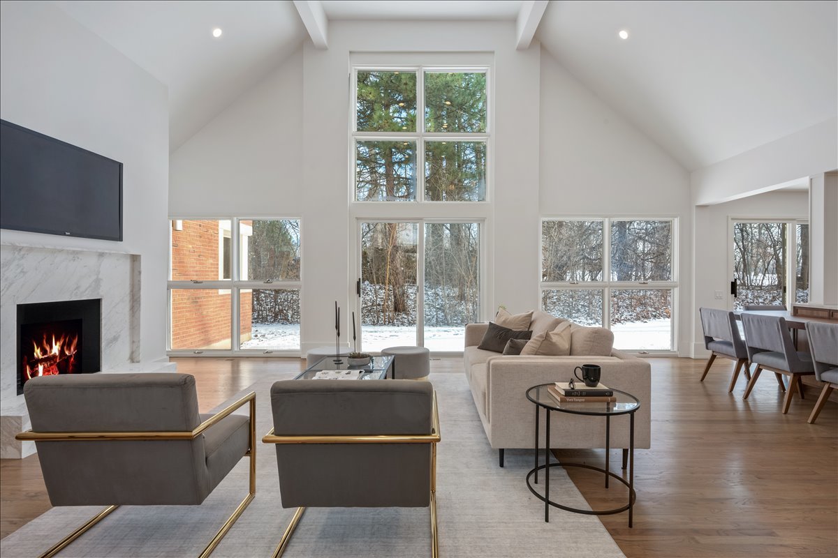 689 Crofton Avenue S