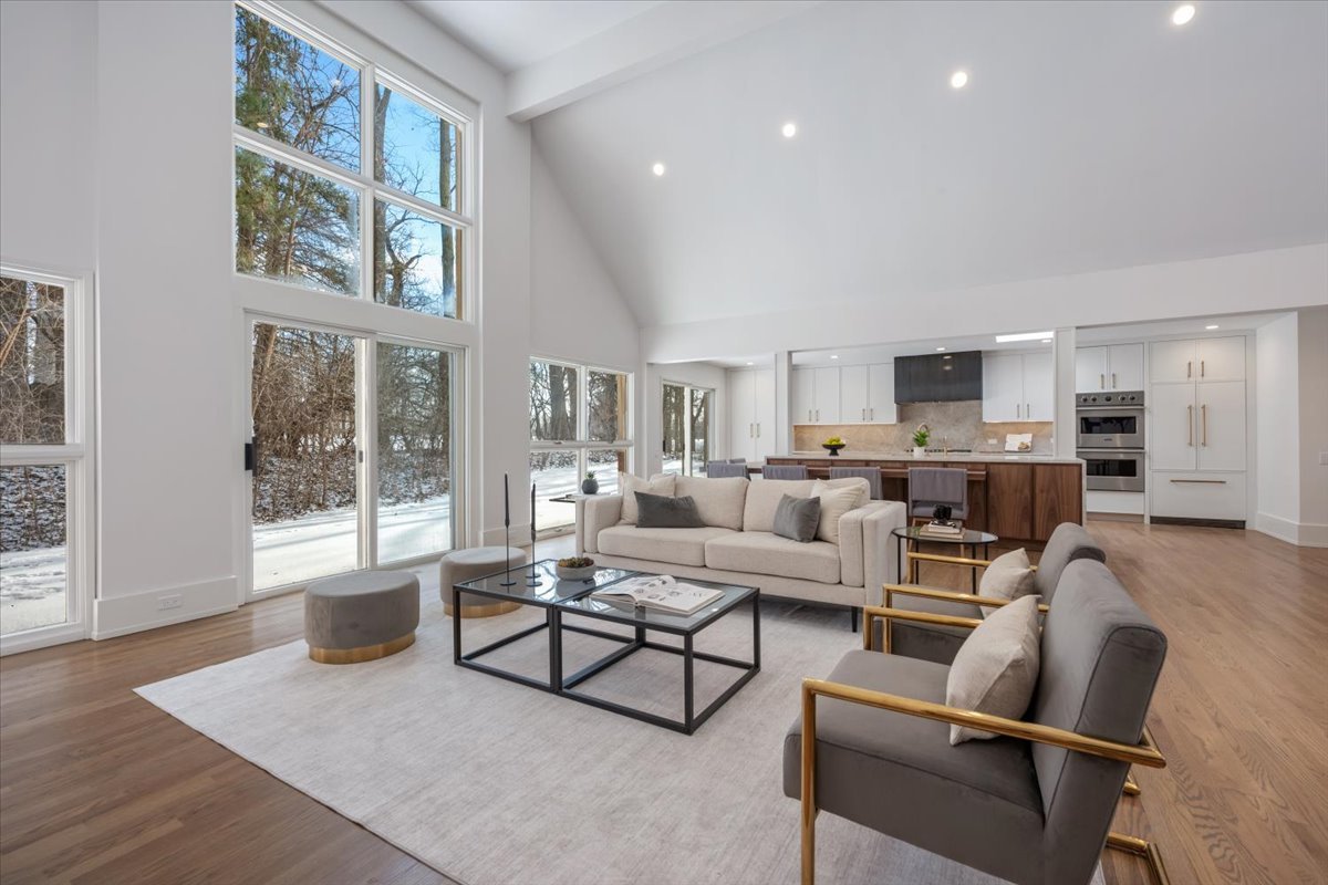 689 Crofton Avenue S