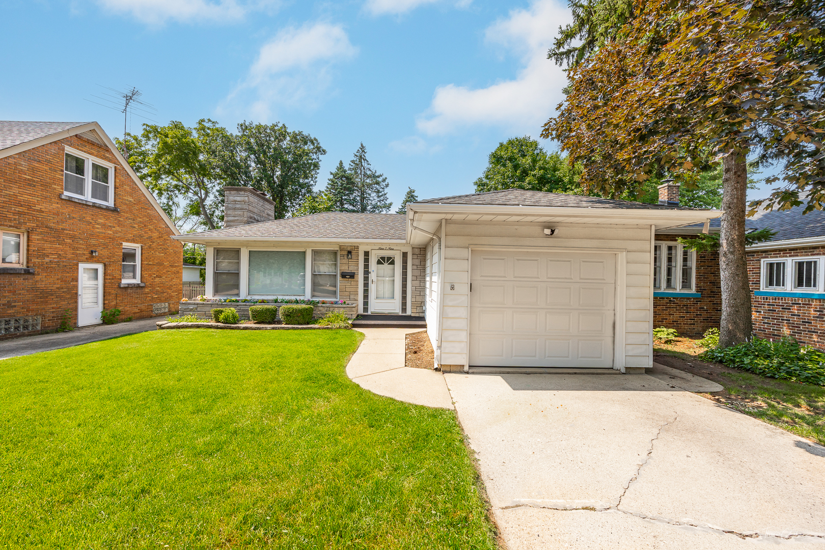 909 Manor Court