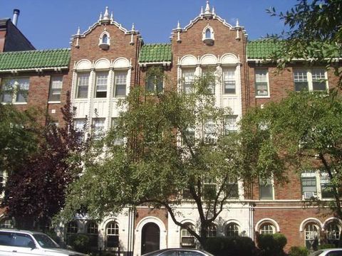 1824 N Lincoln Park West 100 Chicago IL 60614