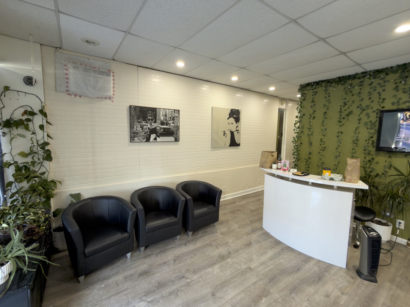 1011 N Western Avenue