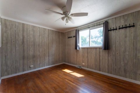 Tiny photo for 425 S Clarendon Avenue, Addison, IL 60101 (MLS # 12704163)
