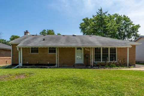 Tiny photo for 425 S Clarendon Avenue, Addison, IL 60101 (MLS # 12704163)