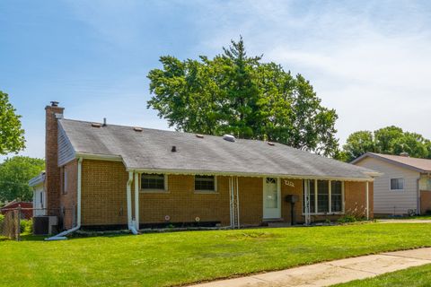 425 S Clarendon Avenue, Addison, IL 60101 - #: 12704163
