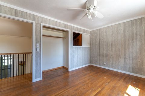 Tiny photo for 425 S Clarendon Avenue, Addison, IL 60101 (MLS # 12704163)