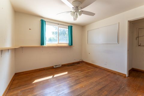 Tiny photo for 425 S Clarendon Avenue, Addison, IL 60101 (MLS # 12704163)