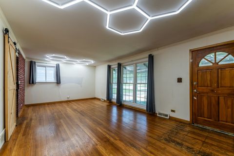 Tiny photo for 425 S Clarendon Avenue, Addison, IL 60101 (MLS # 12704163)