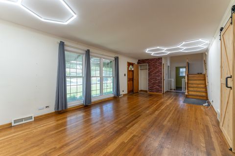 Tiny photo for 425 S Clarendon Avenue, Addison, IL 60101 (MLS # 12704163)