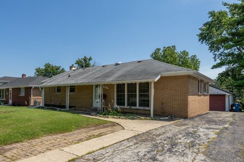 Tiny photo for 425 S Clarendon Avenue, Addison, IL 60101 (MLS # 12704163)