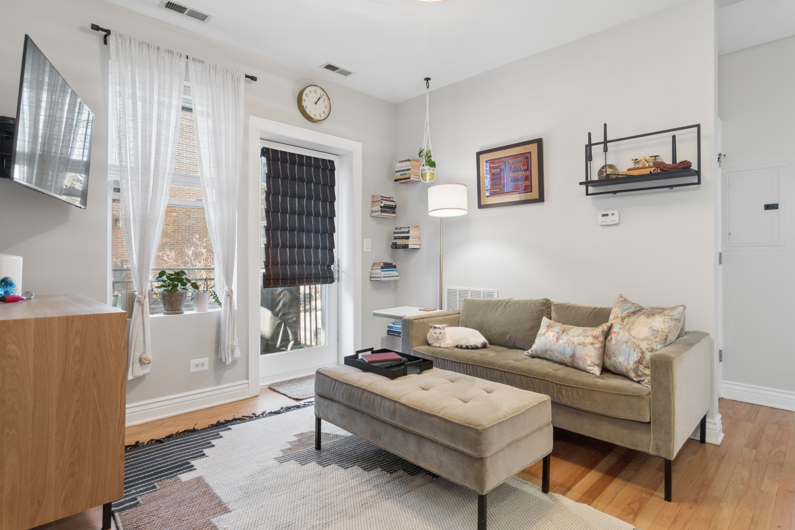 1443 W Victoria Street 2F