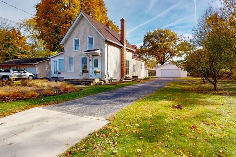 371 S McHenry Avenue Crystal Lake IL 60014