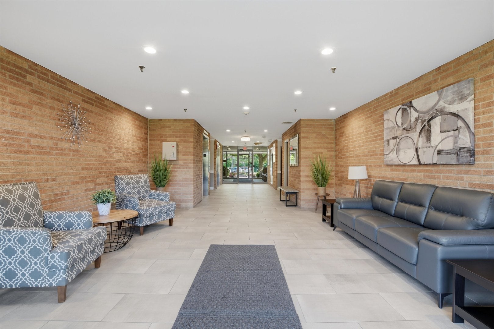 1747 W Crystal Lane 207