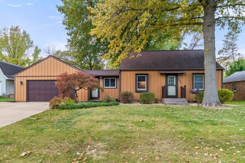 Photo of 1907 46th Street, Moline, IL 61265 (MLS # 12797856)
