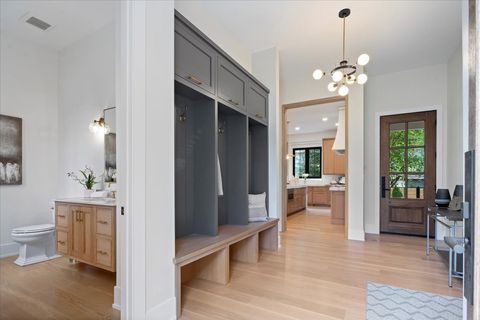 Tiny photo for 104 S Monroe Street, Hinsdale, IL 60521 (MLS # 12590375)