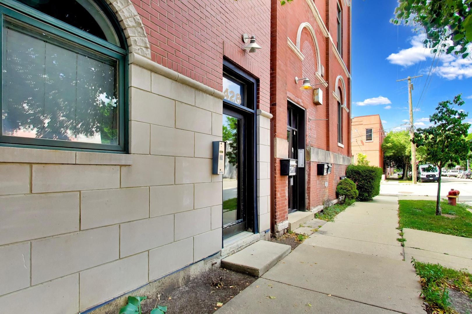 428 N Noble Street 3